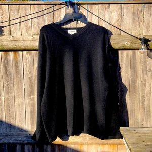 Alfani Men’s Large Black V-neck Wool blend Sweater. Zippered arm pocket. So soft